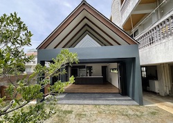 とんがり帽子の家